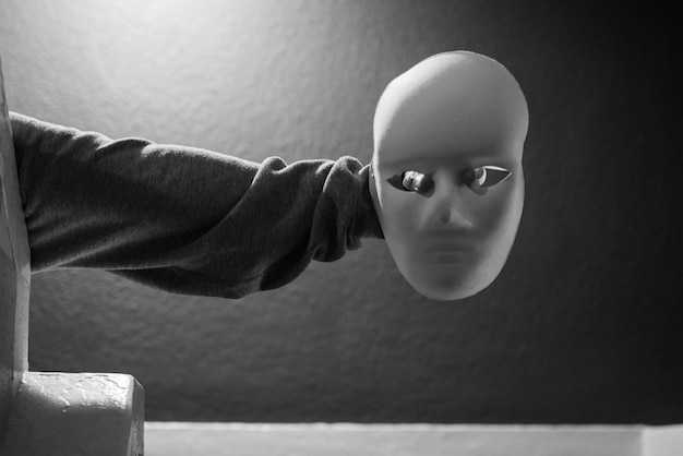 Как использовать синонимы бездушный в повседневной речи?