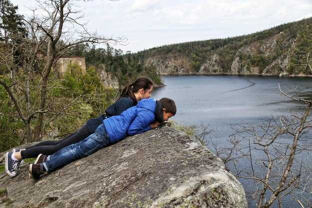 Сложности склонения существительных женского и среднего рода в родительном падеже
