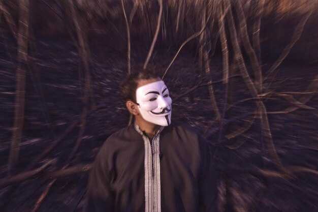 Шаловливо синоним